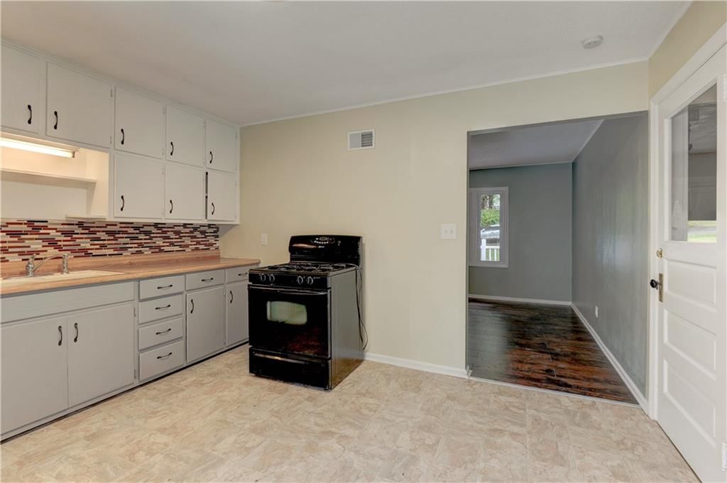 5341 Sloan Avenue — photo 8