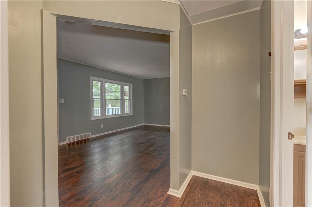 5341 Sloan Avenue — photo 10