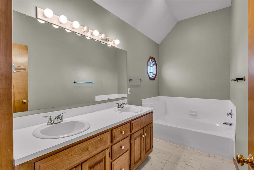 1800 Carmel Drive — photo 20