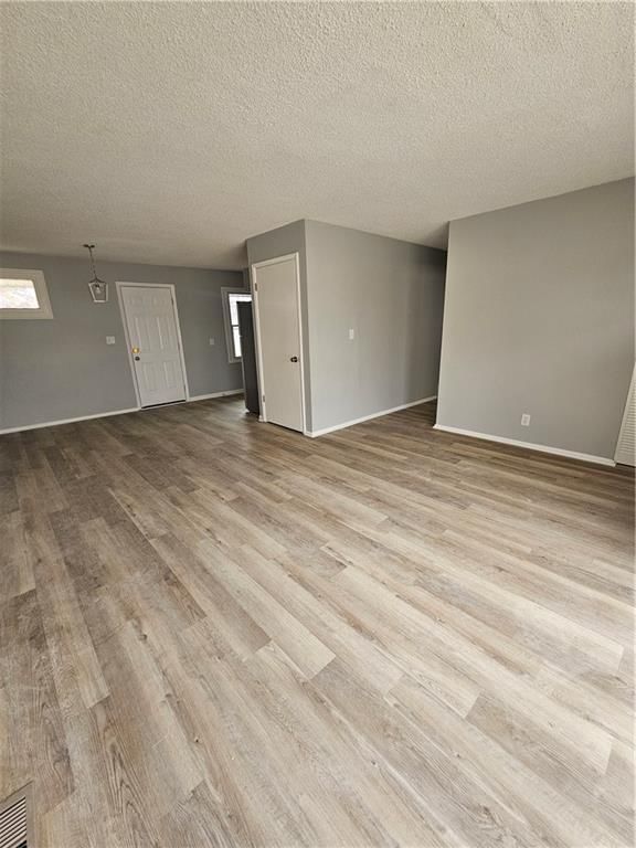 4905 E 40th Terrace — photo 11
