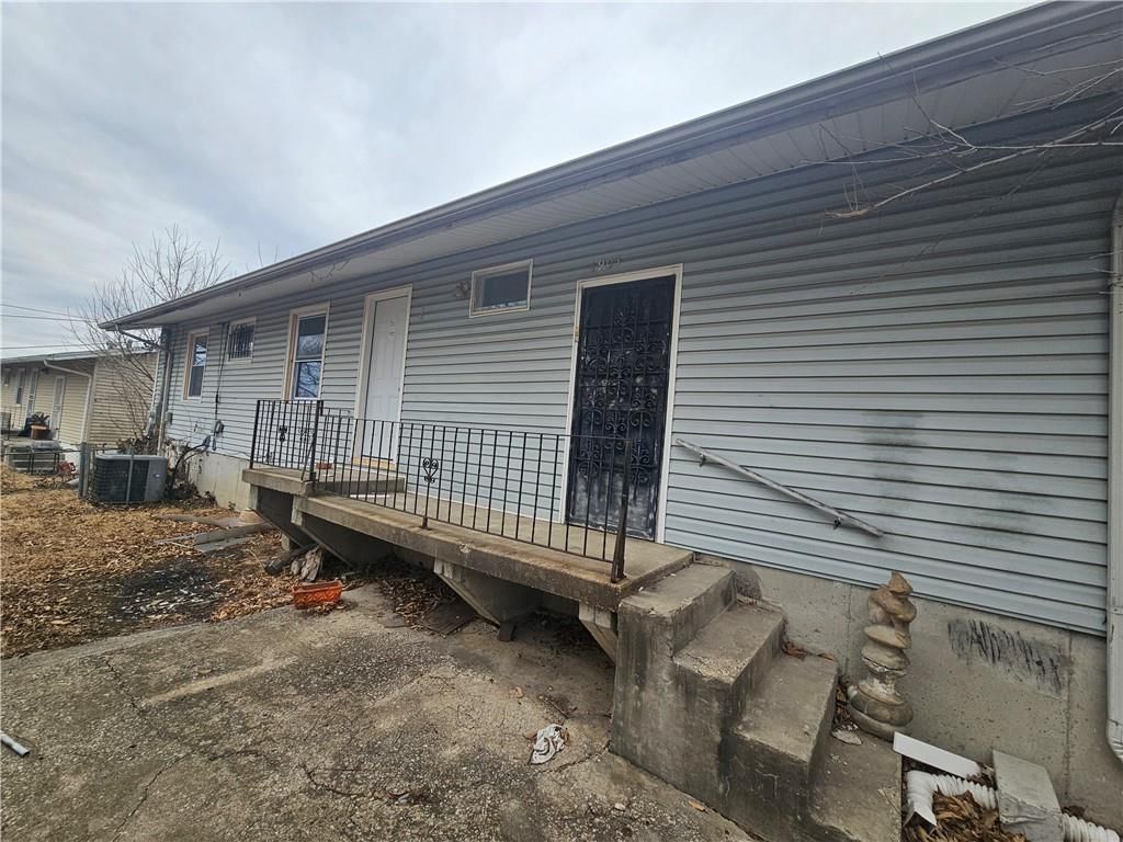 4905 E 40th Terrace — photo 3