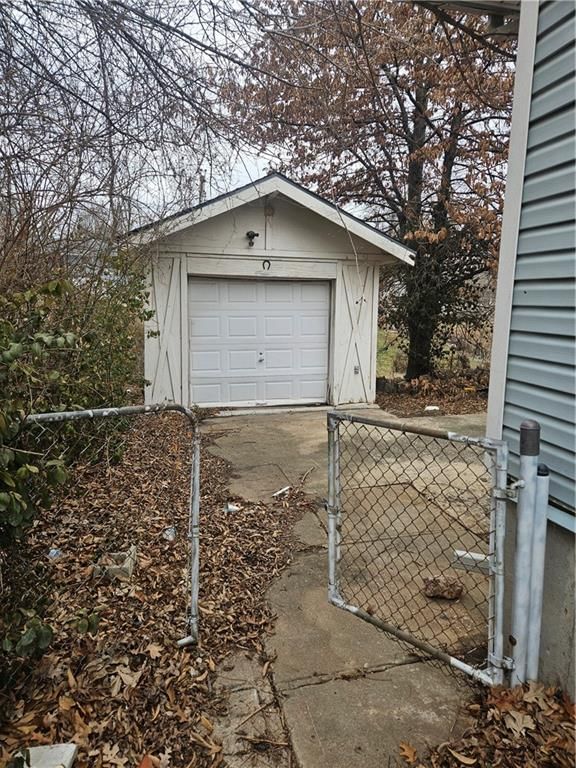 4905 E 40th Terrace — photo 4