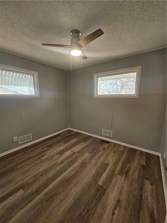 4905 E 40th Terrace — photo 9