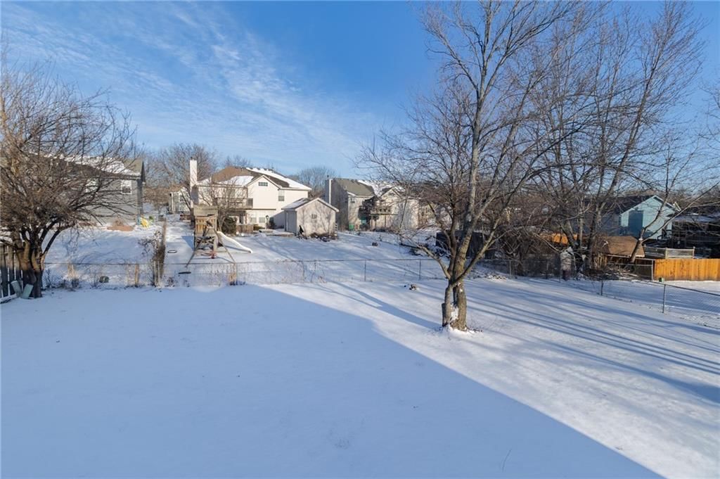 705 York Drive — photo 31