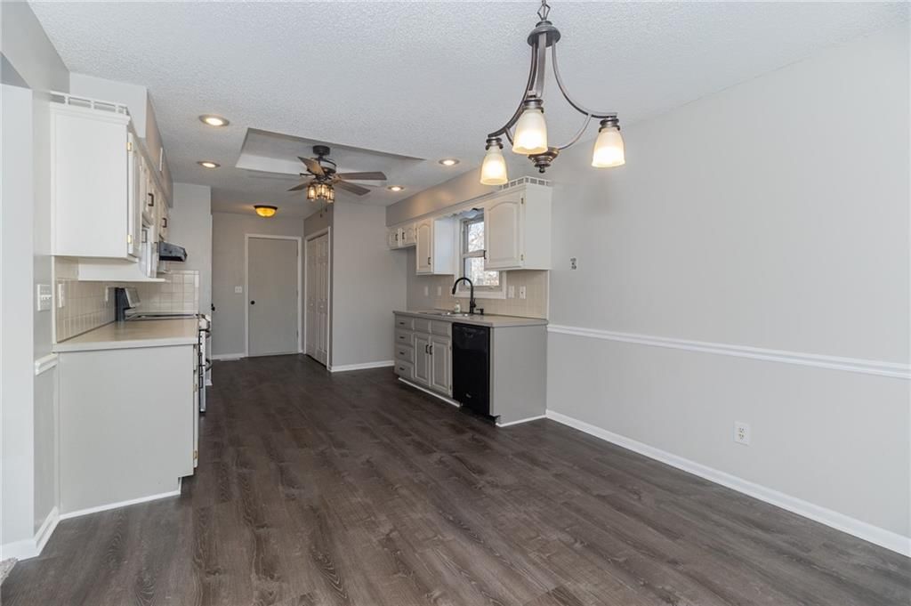 705 York Drive — photo 7