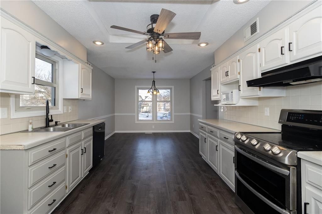 705 York Drive — photo 10