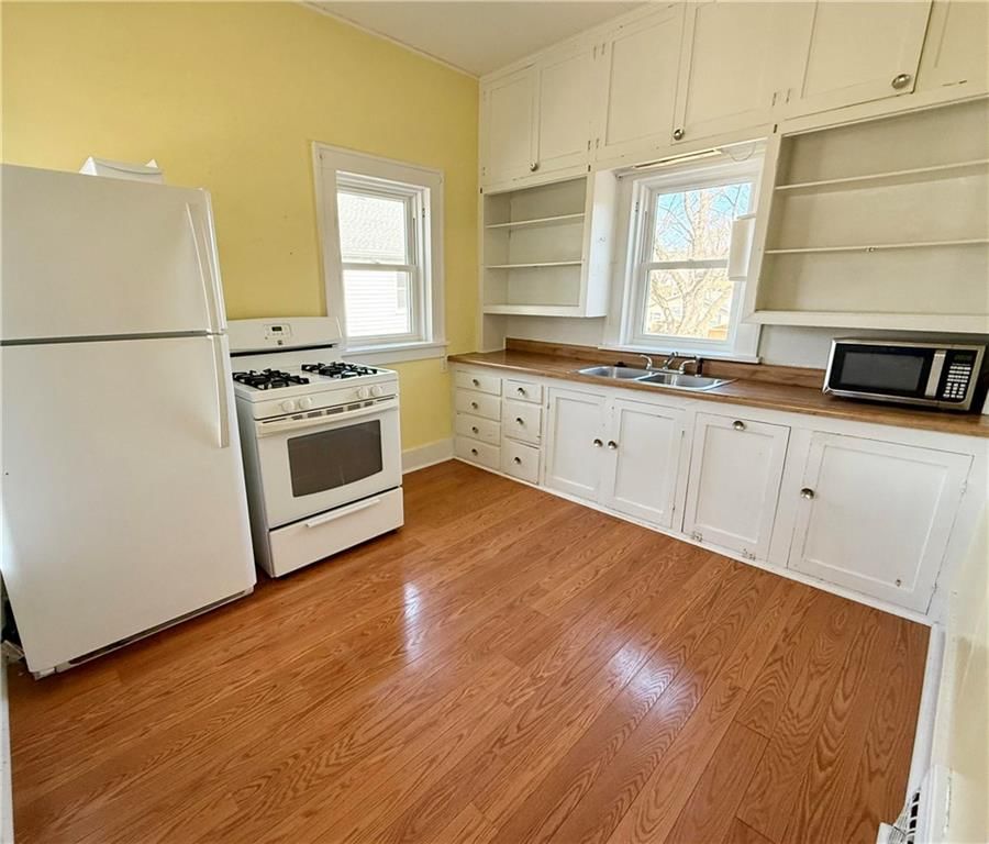 309 E Edwards Street — photo 8