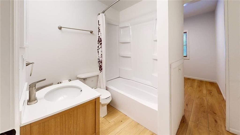 402 W 6th Street — photo 11