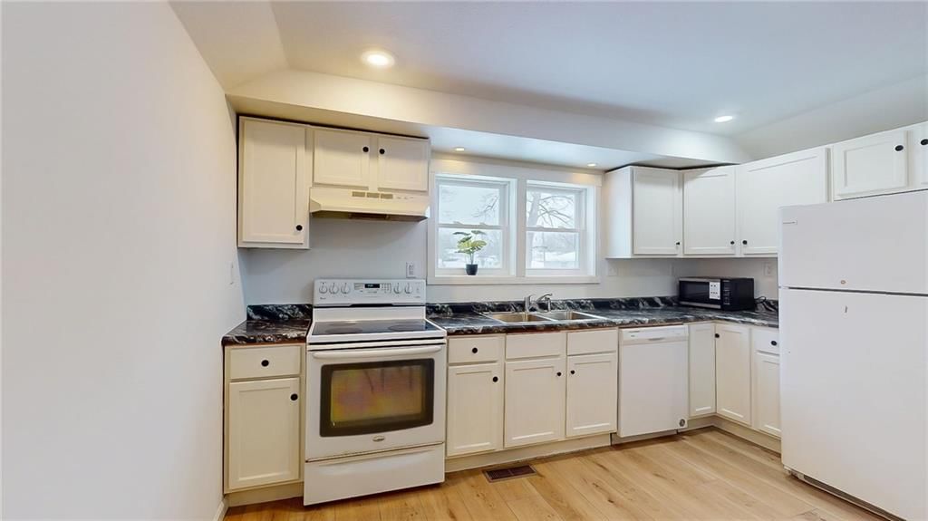 402 W 6th Street — photo 7
