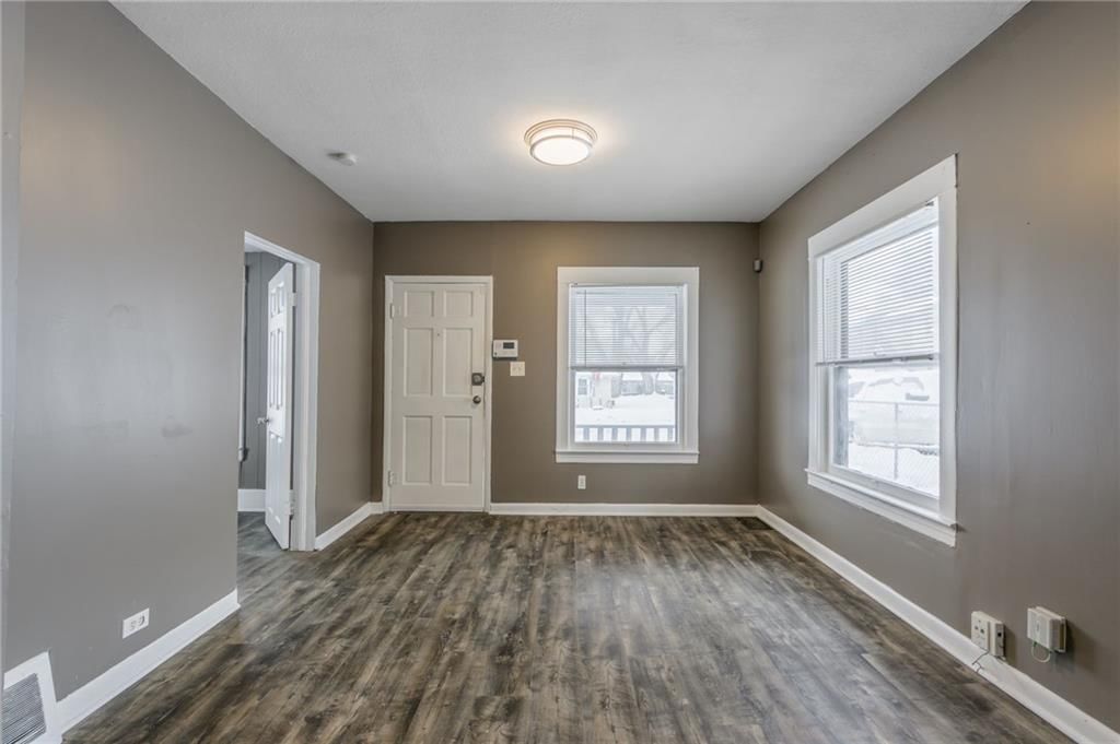 1025 S PLEASANT Street — photo 5