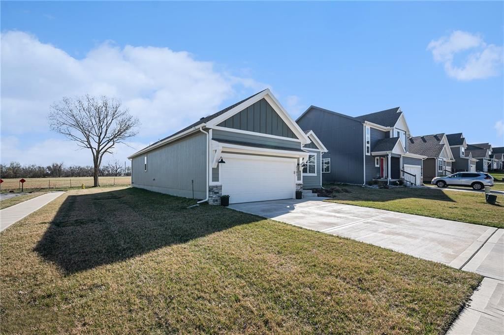 2101 SW Rutherford Drive — photo 2