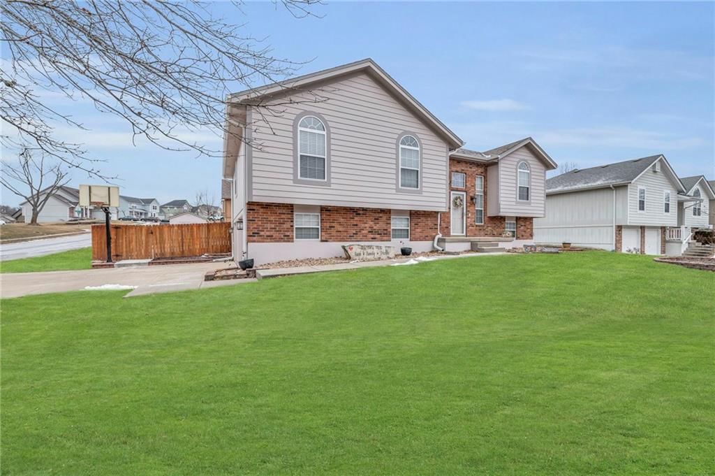 1129 SE Scenic Drive — photo 3