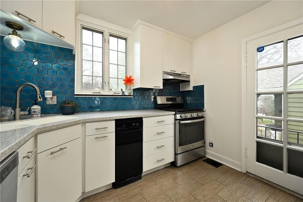 4909 Bell Street — photo 11