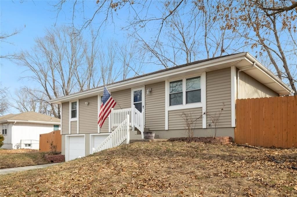2103 SE AUSTIN Street — photo 2