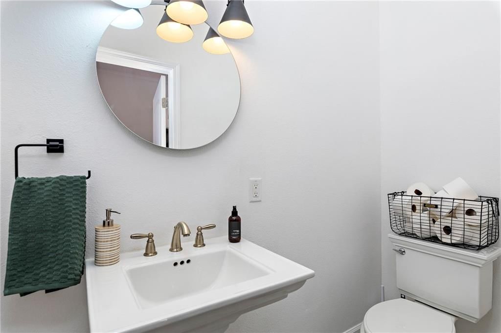 526 Troost Avenue — photo 14