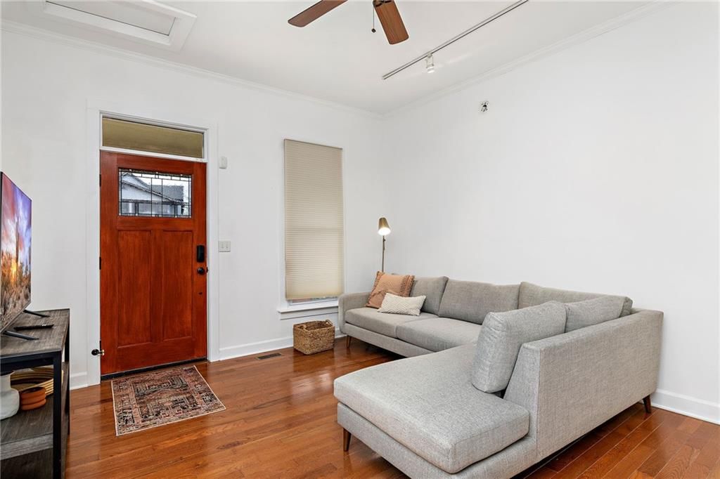 526 Troost Avenue — photo 4