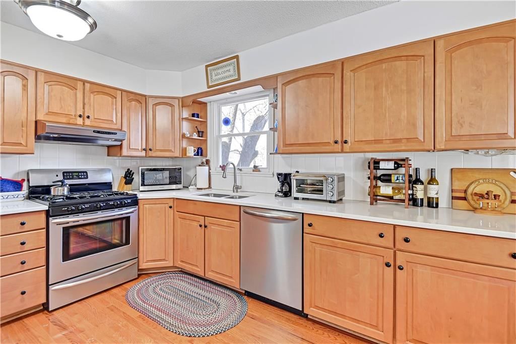704 Lake Forest Drive — photo 12