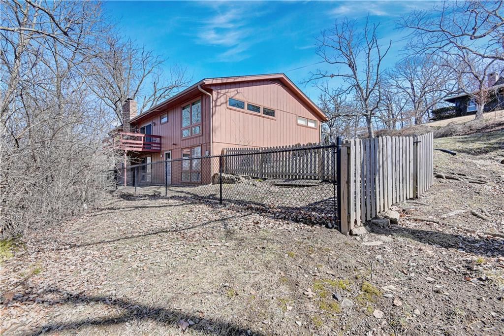 704 Lake Forest Drive — photo 32