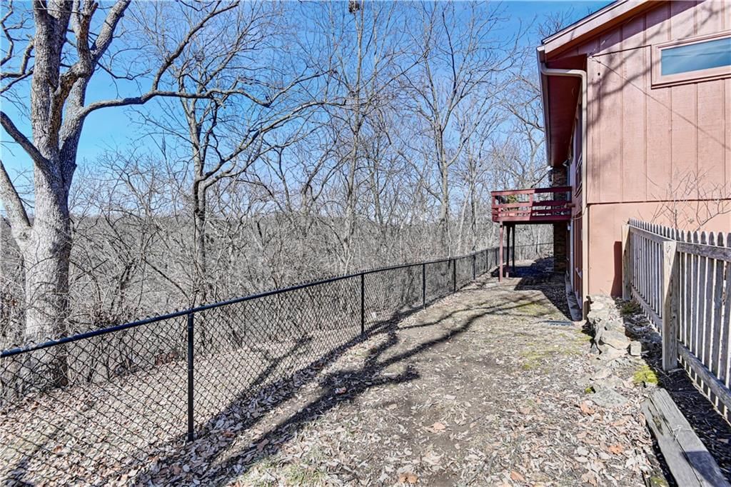 704 Lake Forest Drive — photo 33