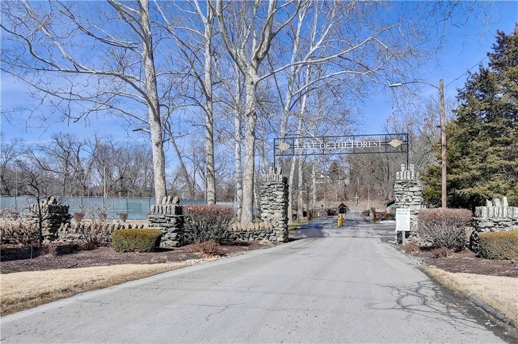 704 Lake Forest Drive — photo 35