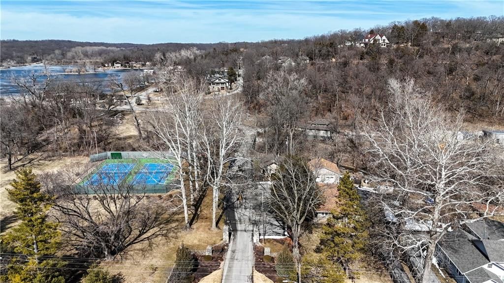 704 Lake Forest Drive — photo 43