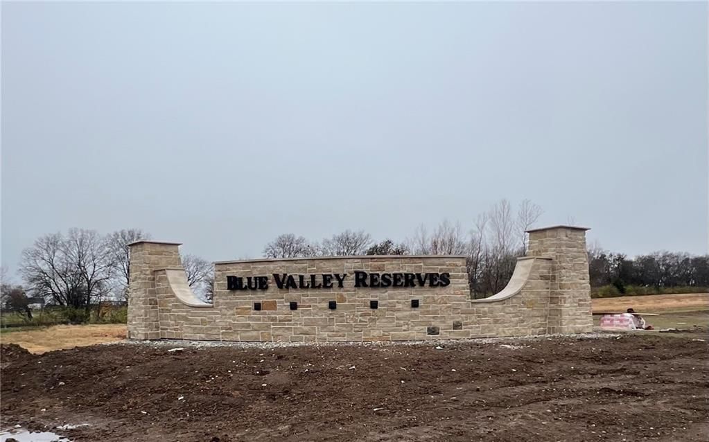 4250 W 201st Terrace, Stilwell, KS