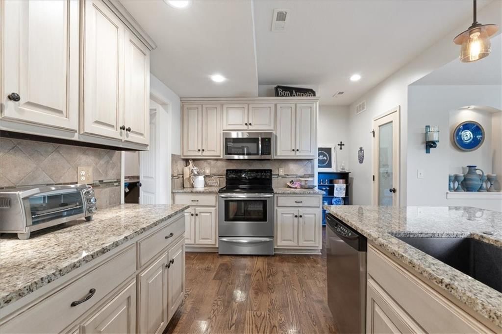 12819 Woodland Avenue — photo 41