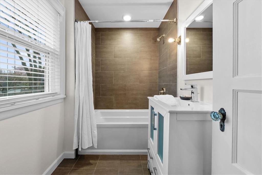 42 W 69 Street — photo 18