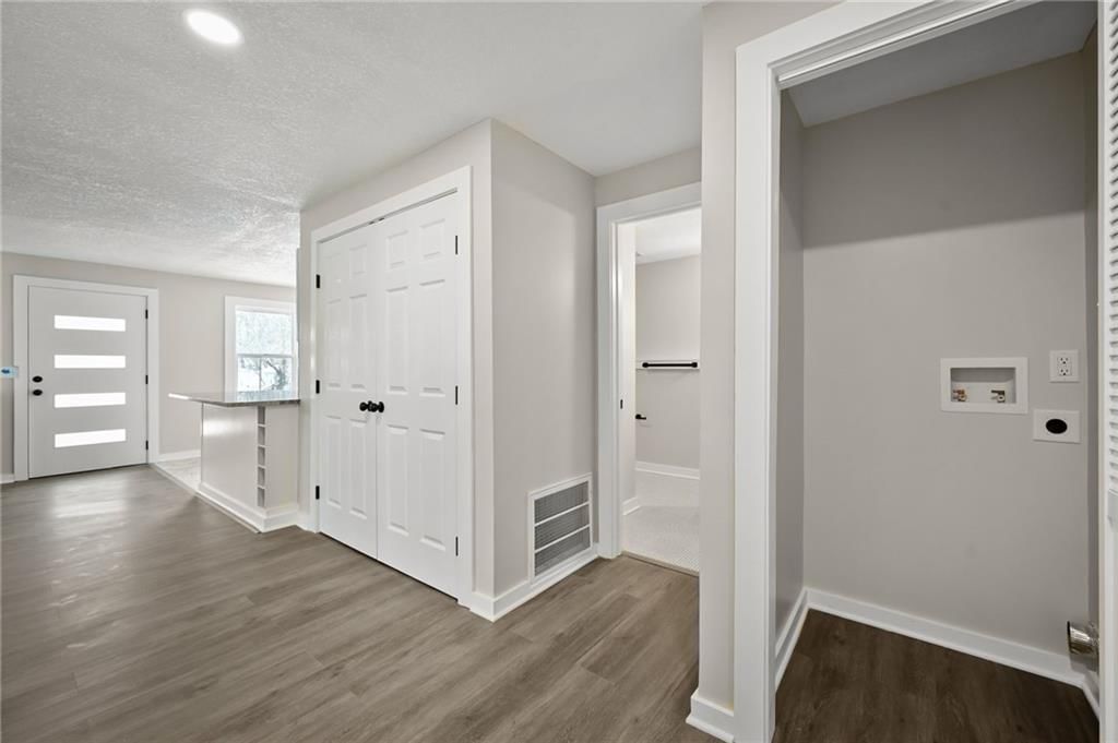 2528 NE 37th Terrace — photo 9