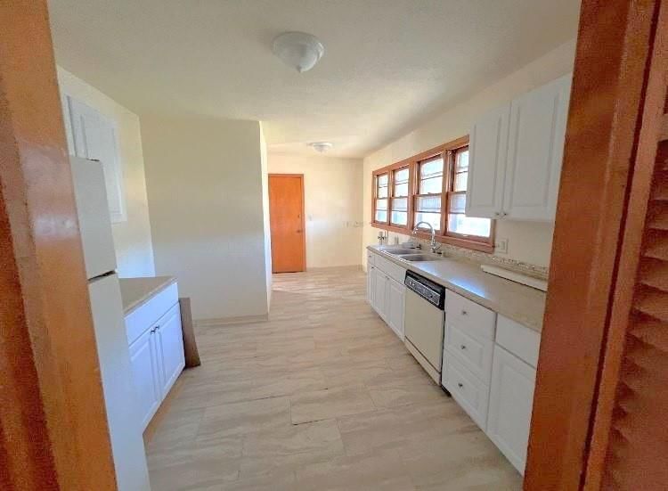 800 E 75th Terrace — photo 5