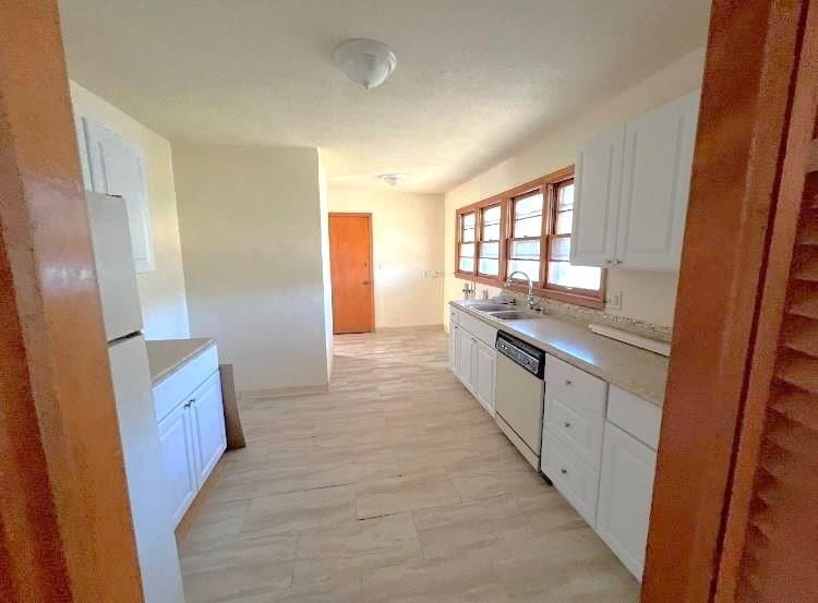 800 E 75th Terrace — photo 6