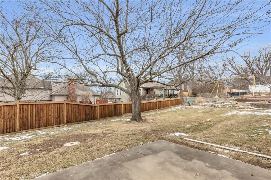 655 E 115th Terrace — photo 44