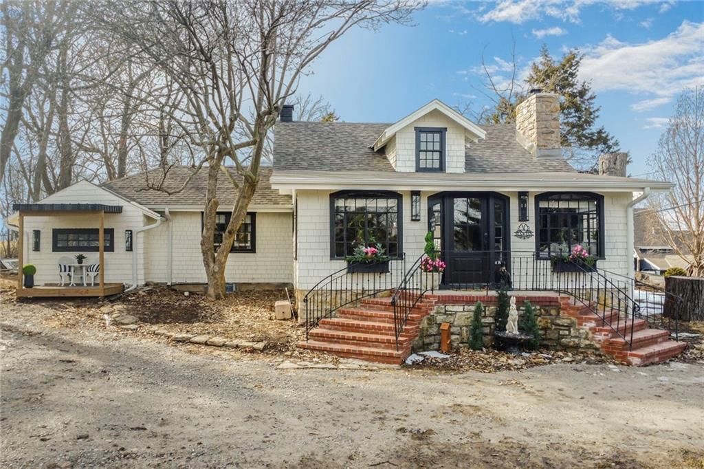 144 Beach Drive — photo 2
