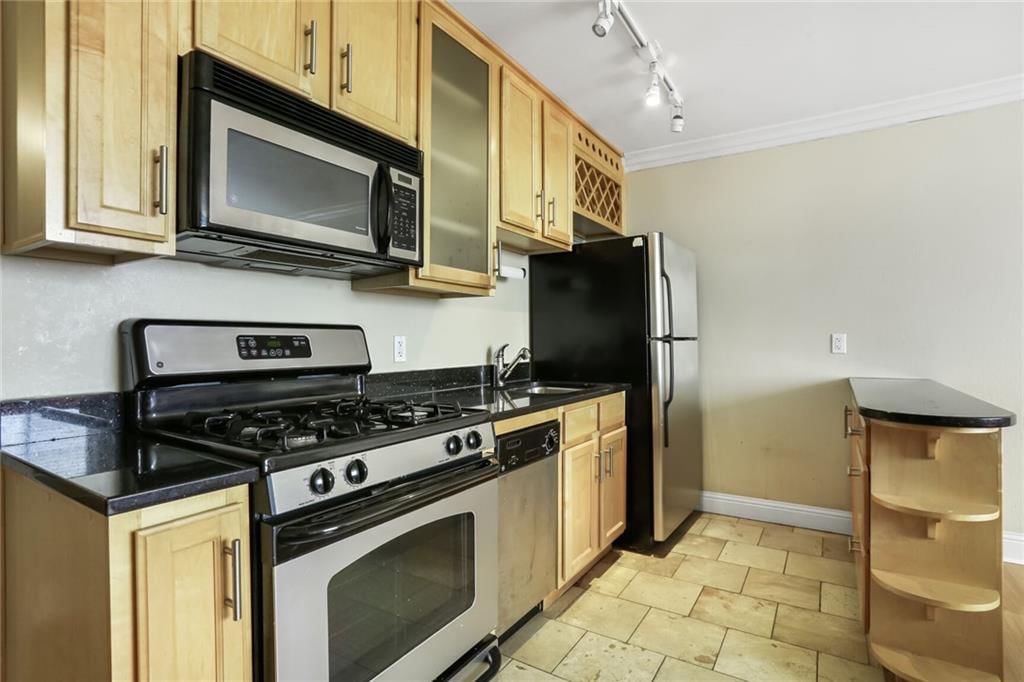 700 E 8TH Street — photo 11