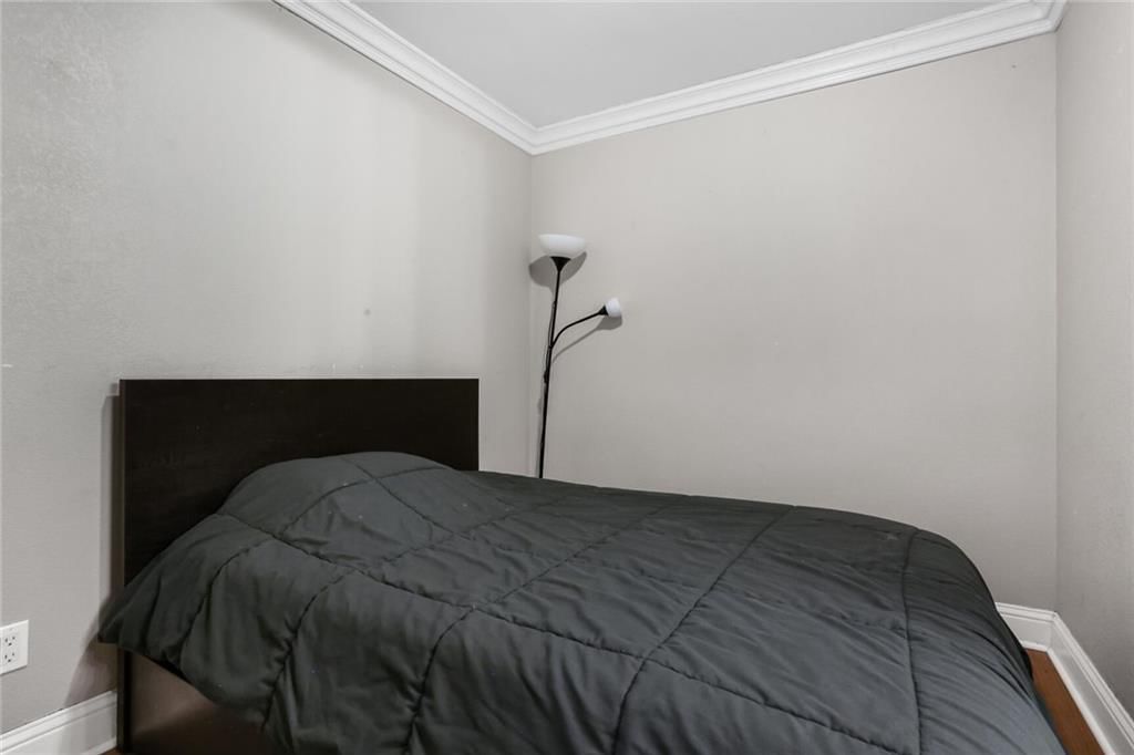 700 E 8TH Street — photo 12