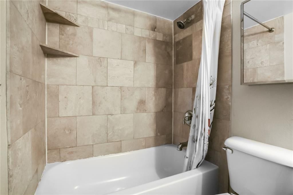 700 E 8TH Street — photo 15
