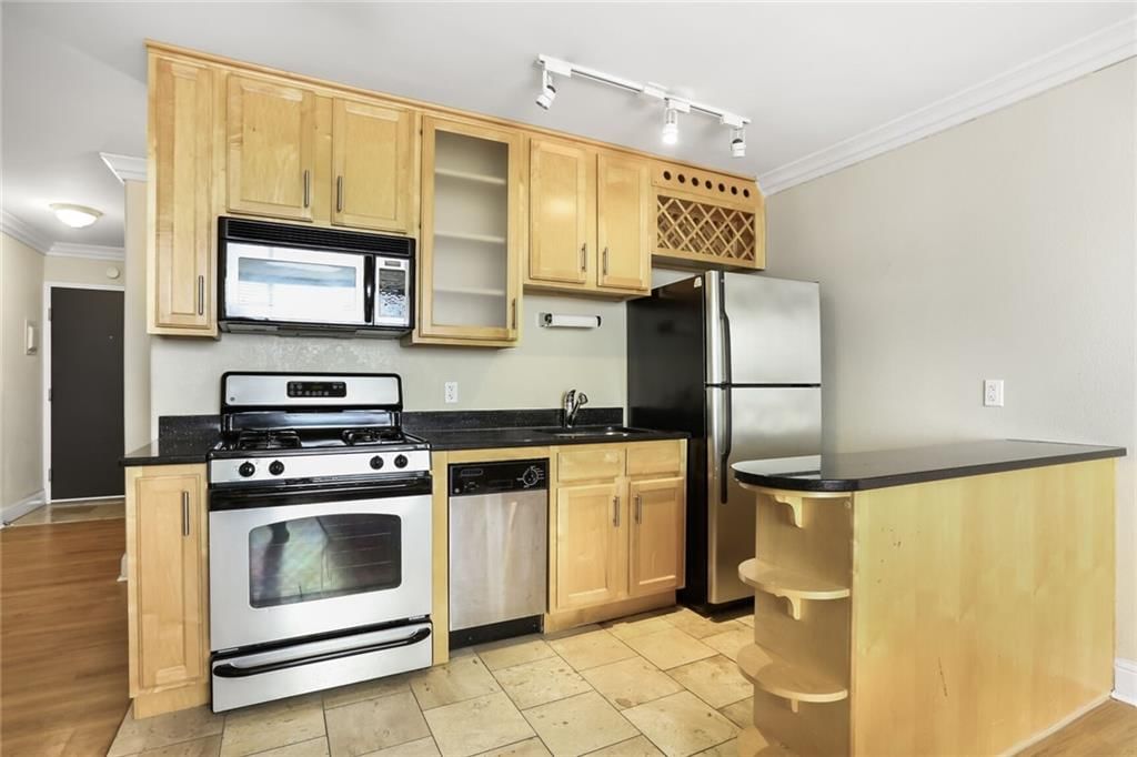 700 E 8TH Street — photo 10