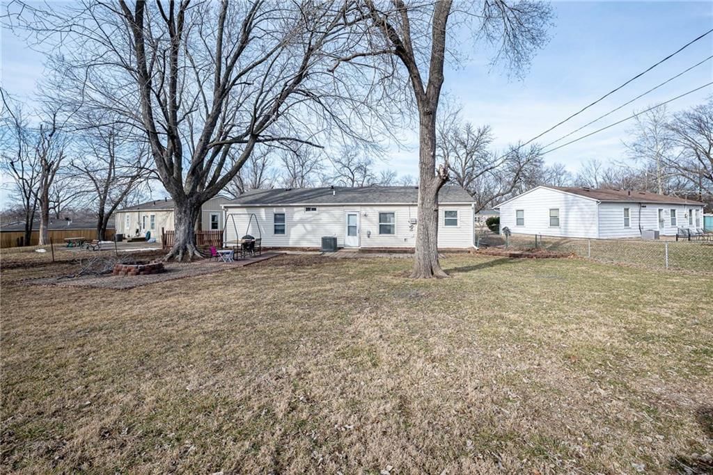 15417 White Avenue — photo 18