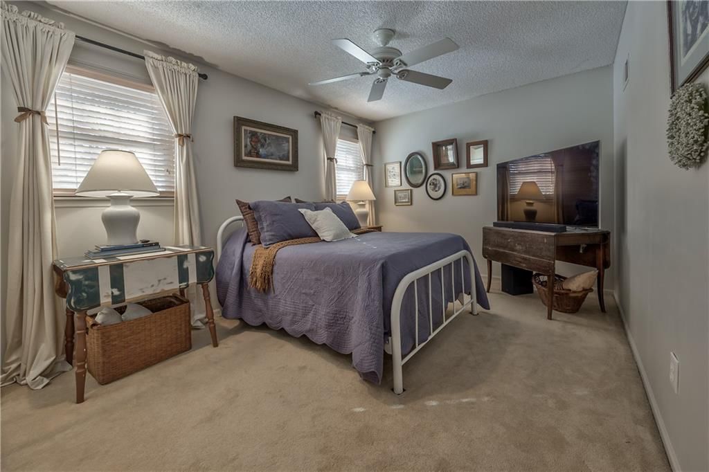 11323 Hemlock Street — photo 35