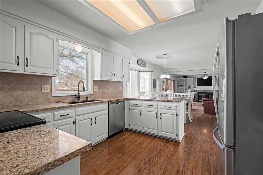 1318 E Meadow Lane — photo 13