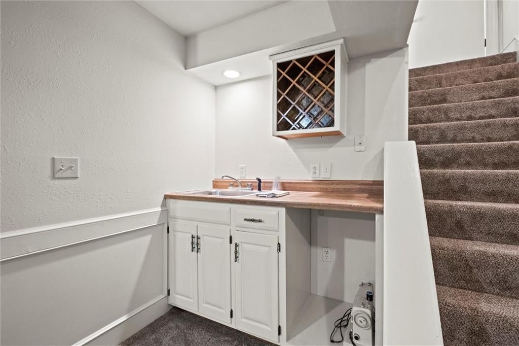 1318 E Meadow Lane — photo 33
