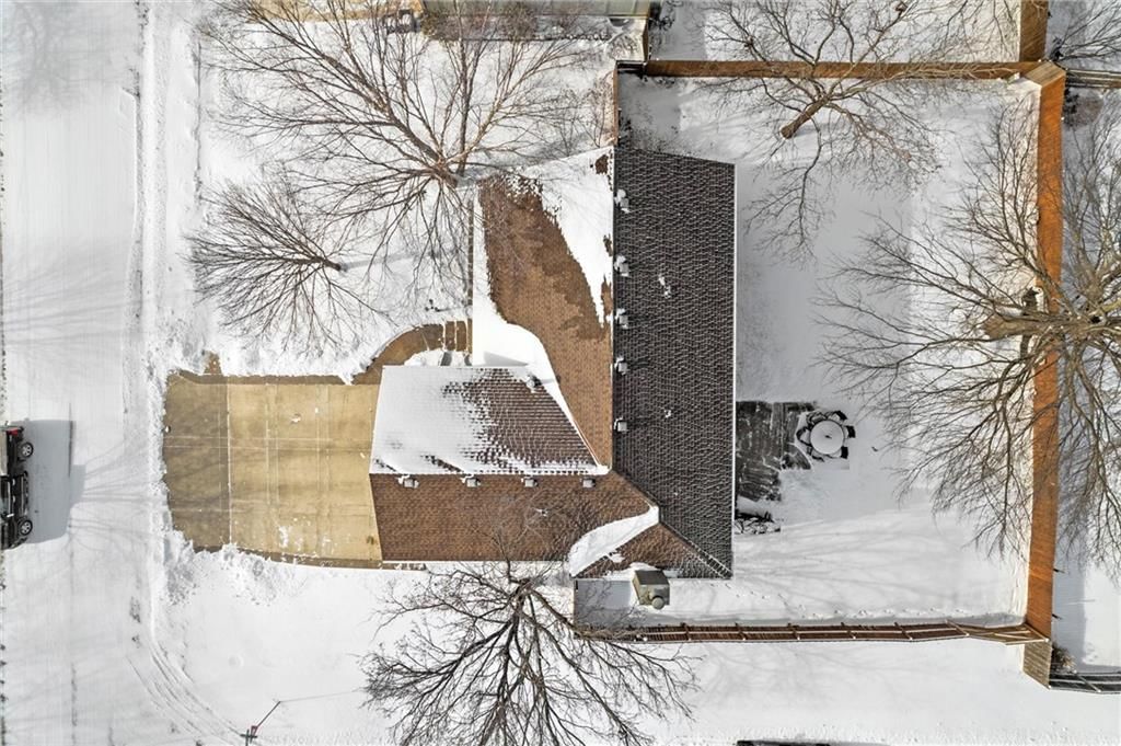 1318 E Meadow Lane — photo 43