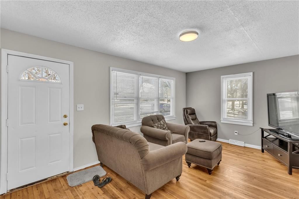 5040 N Beacon Avenue — photo 3