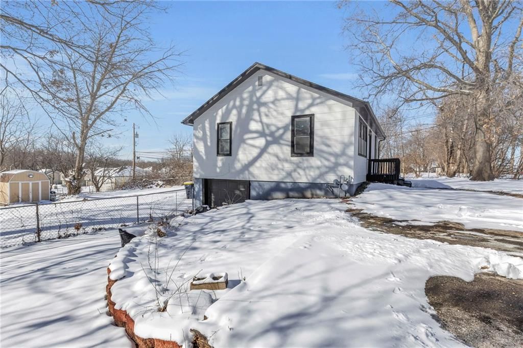 5040 N Beacon Avenue — photo 24