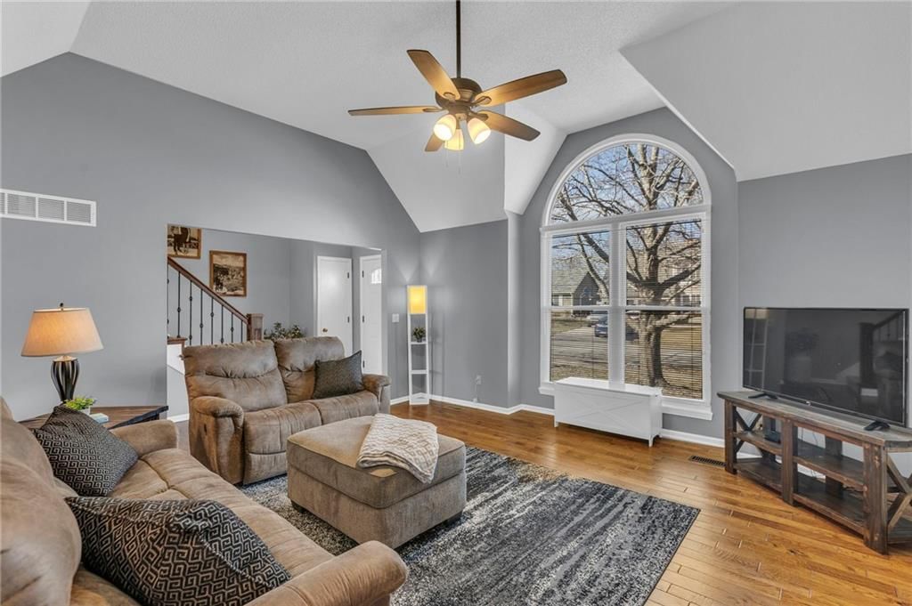 1221 E Butterfield Place — photo 3