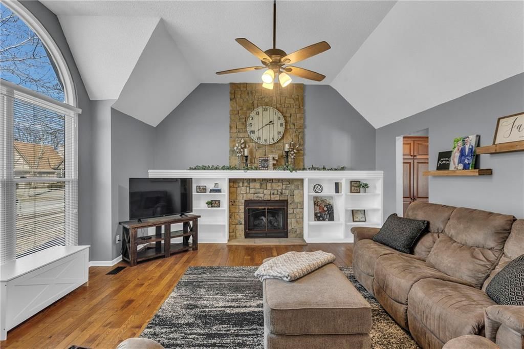 1221 E Butterfield Place — photo 4