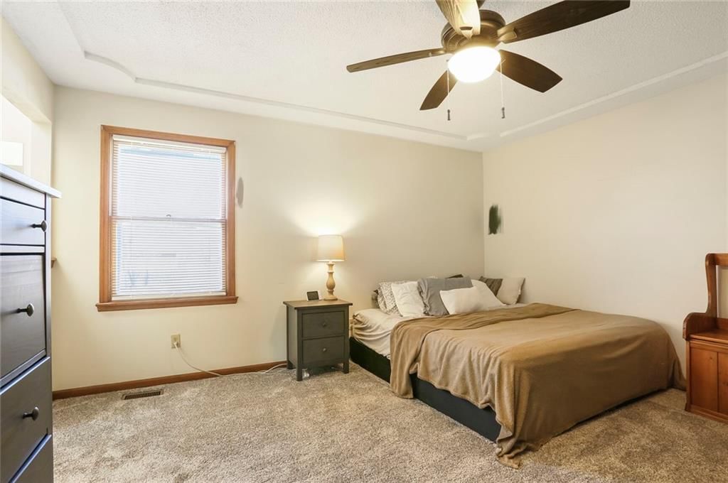 211 NW Chestnut Street — photo 12