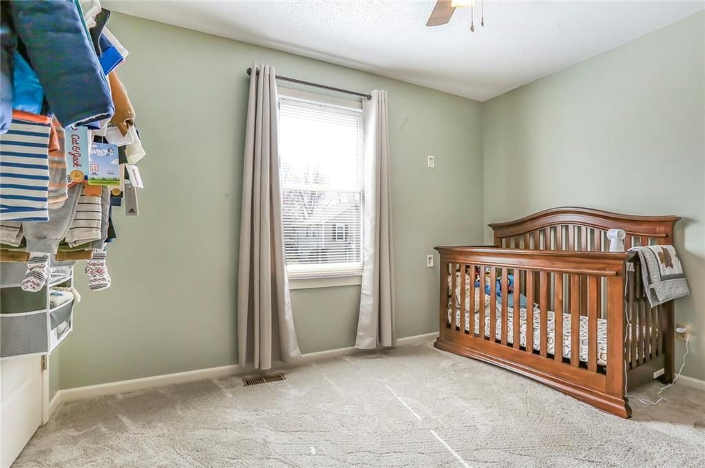 211 NW Chestnut Street — photo 15