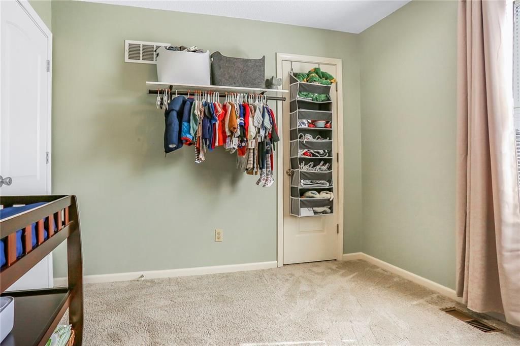 211 NW Chestnut Street — photo 16