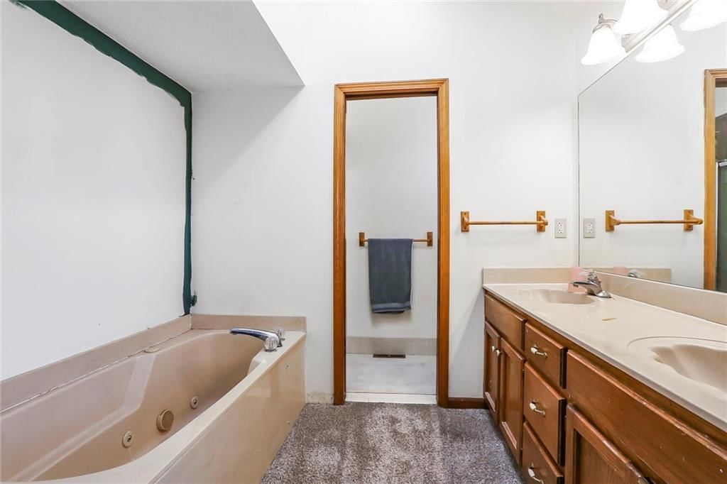 211 NW Chestnut Street — photo 17
